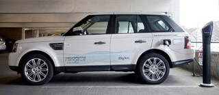 LAND ROVER REVEALS ITS FIRST FULLY CAPABLE 4WD PLUG-IN DIESEL HYBRID 